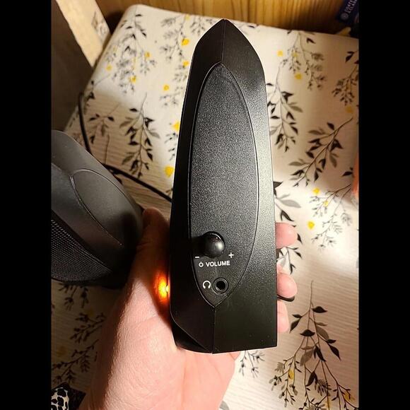 LOGITECH S120 Model S-00026 Powered Multimedia Speakers PN 880-000065 - Picture 4 of 9